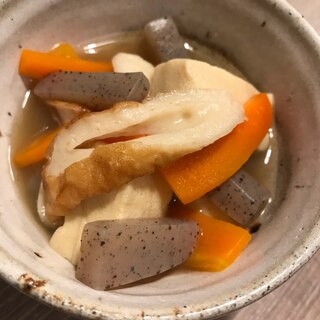 コンニャクと高野豆腐と竹輪の煮物